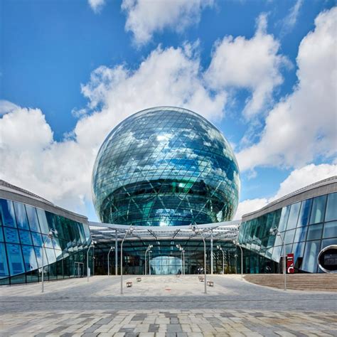 Ten spherical buildings from around the globe .